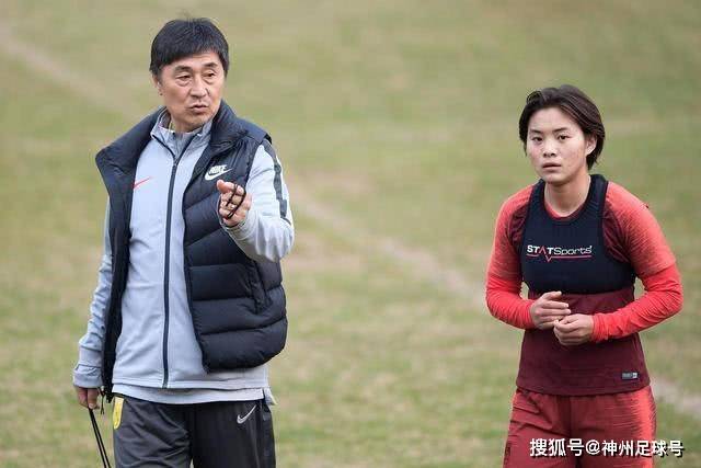凌晨四点，高速上被放弃的方向盘