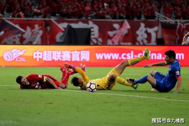 贝蒂斯锁定租借9号人选：希门尼斯与卡利穆恩多列首选